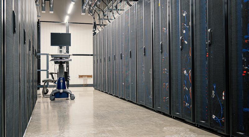 Network routing and connectivity paths